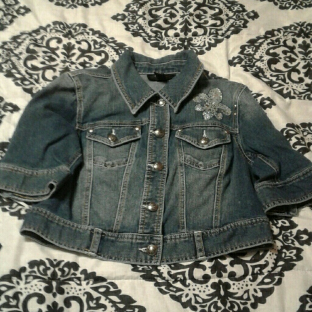 Girls quarter sleeve jean jacket small.